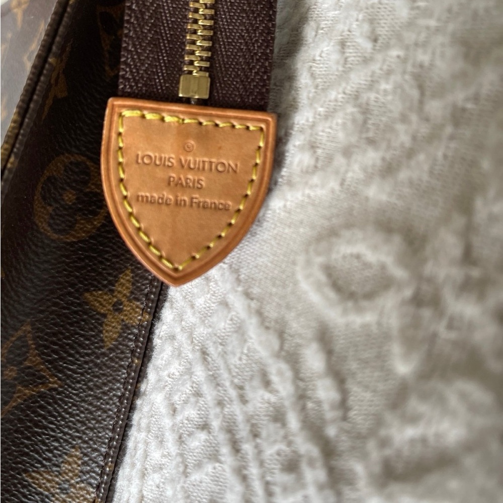 Louis Vuitton Monogram Pouch Toiletry 26 - Picture 2 of 11